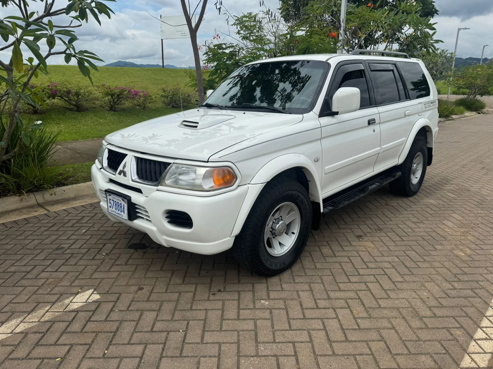2005 Mitsubishi Montero Sport