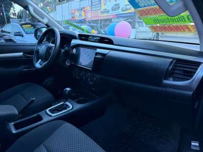 Toyota Hilux - Image 7