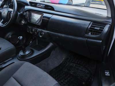 Toyota Hilux - Image 7