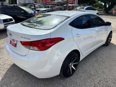 Hyundai Elantra - Image 2