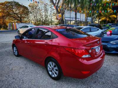 Hyundai Accent GLS - Image 3