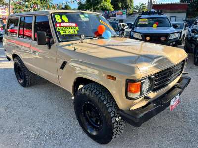 Toyota Land Cruiser FJ60LG - Image 4