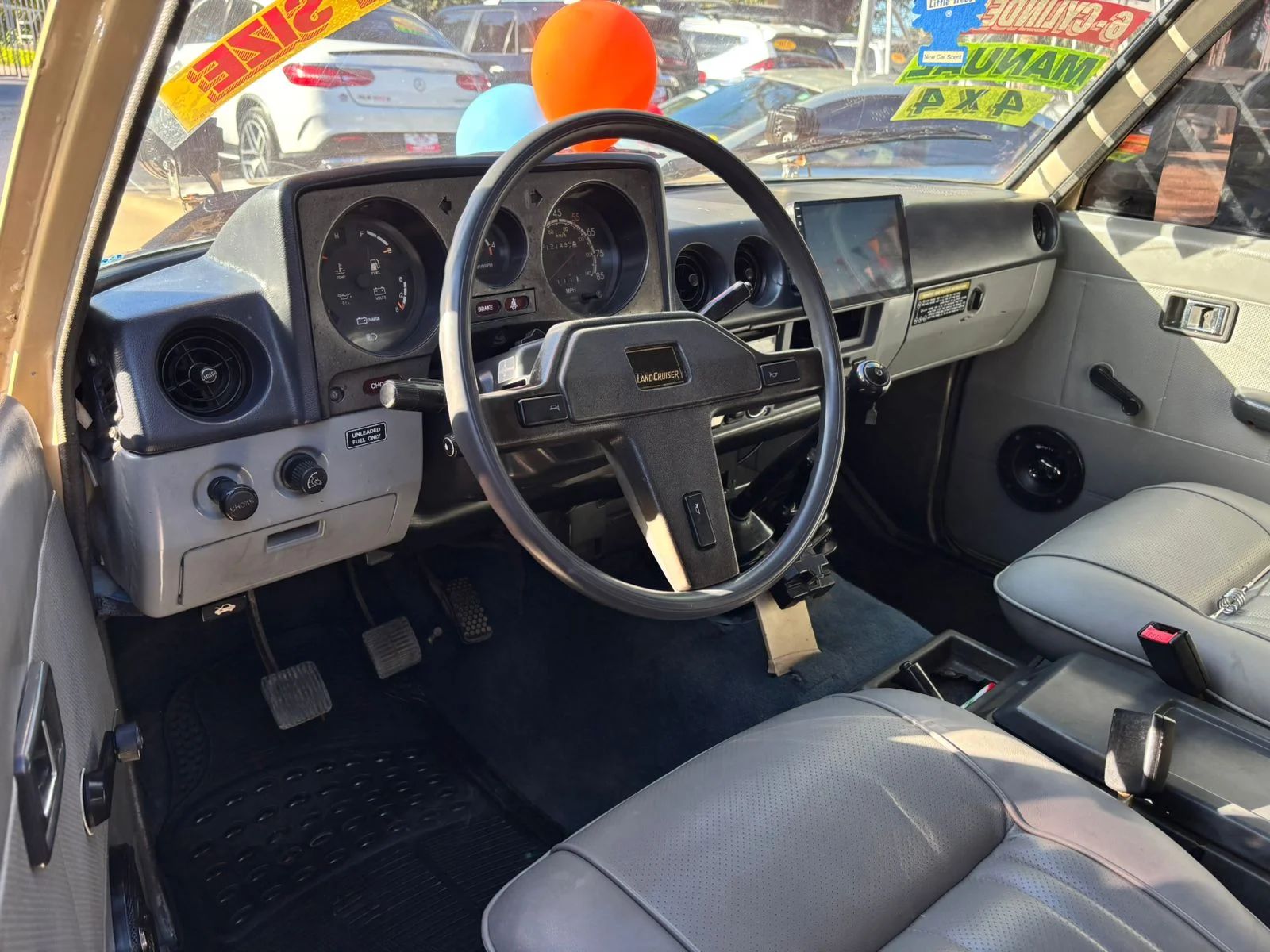 Toyota Land Cruiser FJ60LG - Image 5
