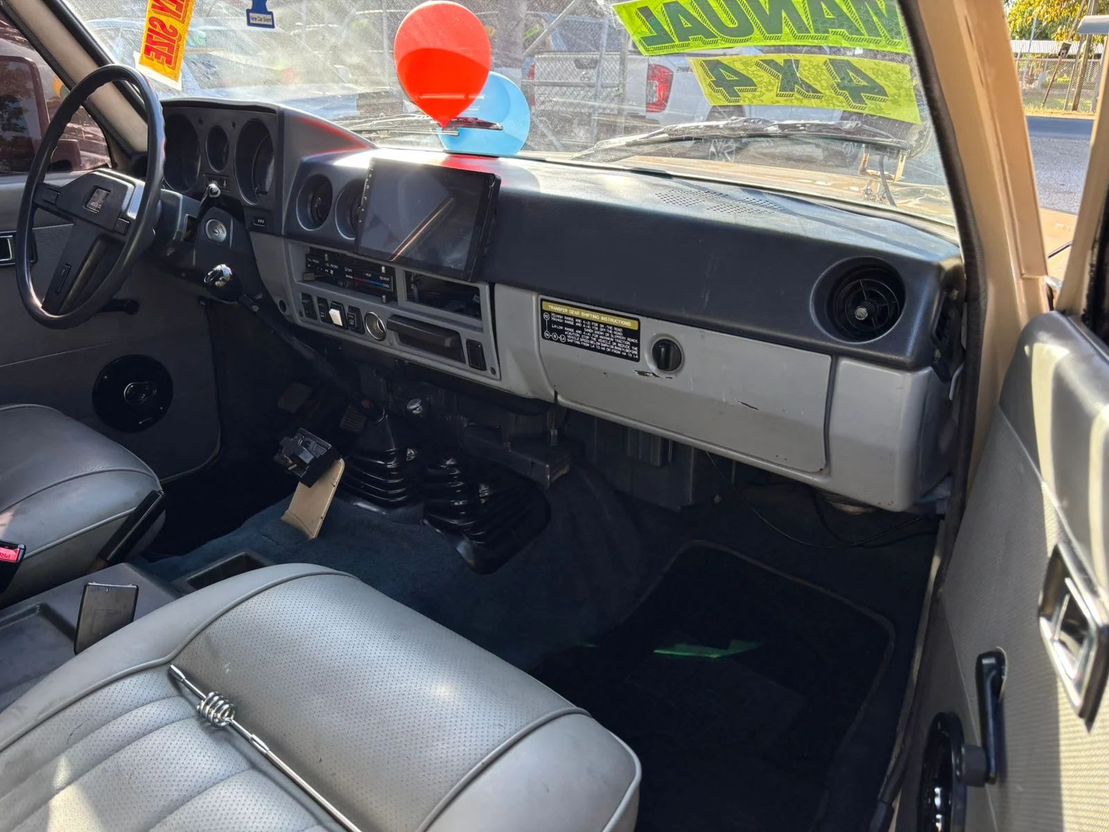 Toyota Land Cruiser FJ60LG - Image 7