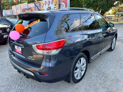 Nissan Pathfinder Platinum - Image 2