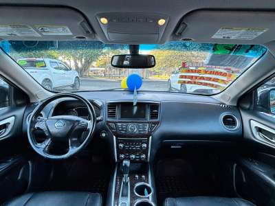 Nissan Pathfinder Platinum - Image 6