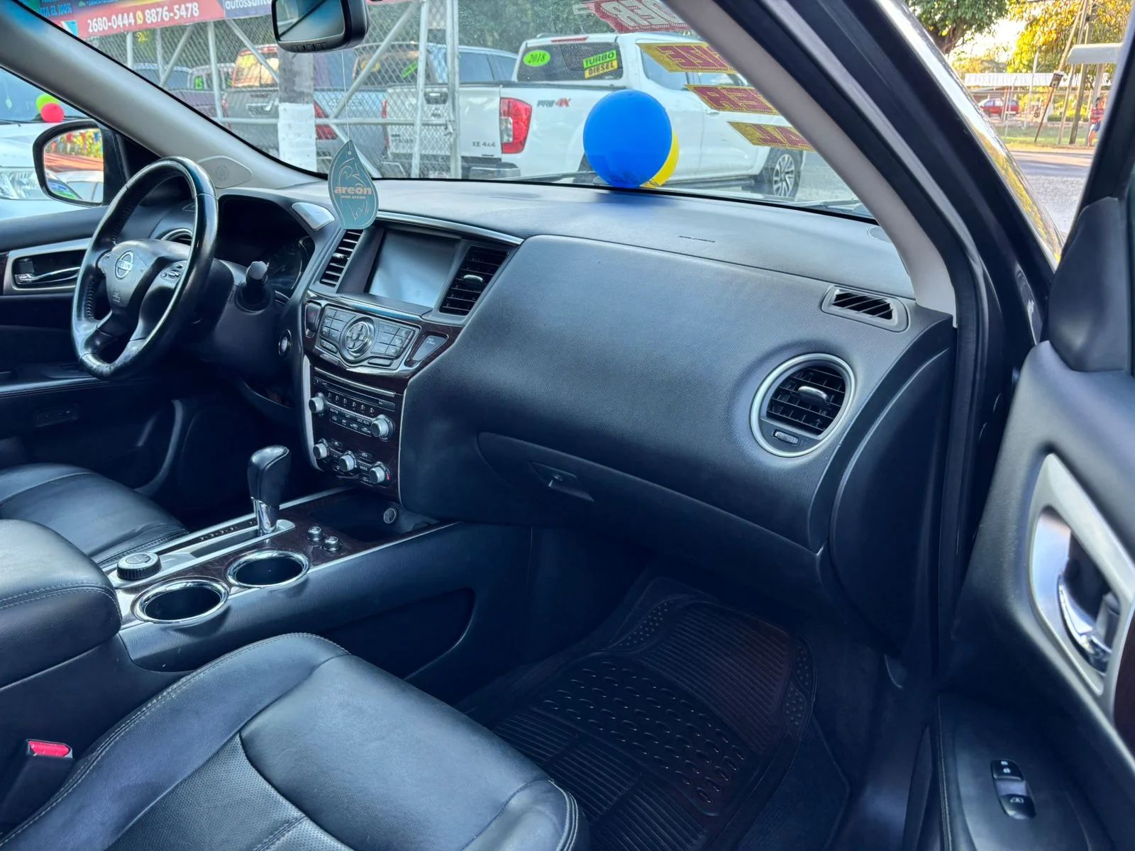 Nissan Pathfinder Platinum - Image 7