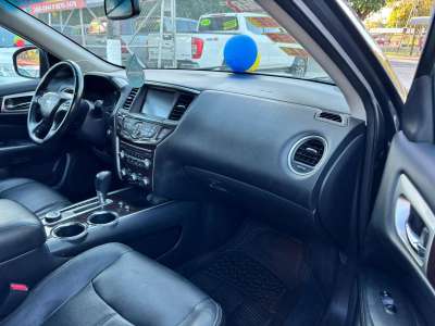 Nissan Pathfinder Platinum - Image 7