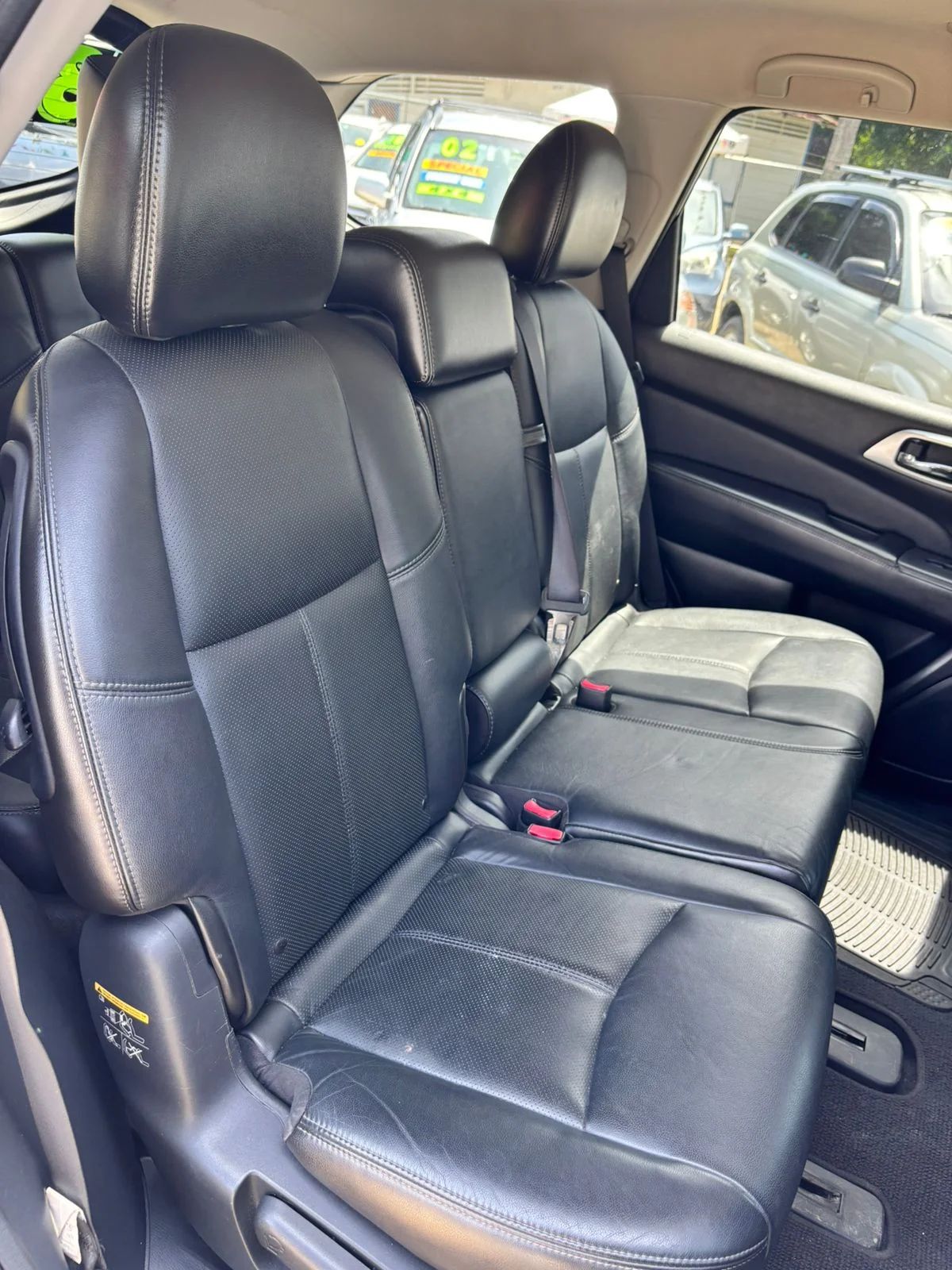 Nissan Pathfinder Platinum - Image 9