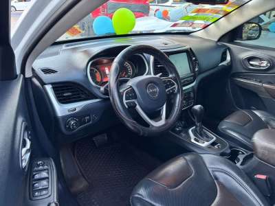 Jeep Cherokee Sport - Image 5