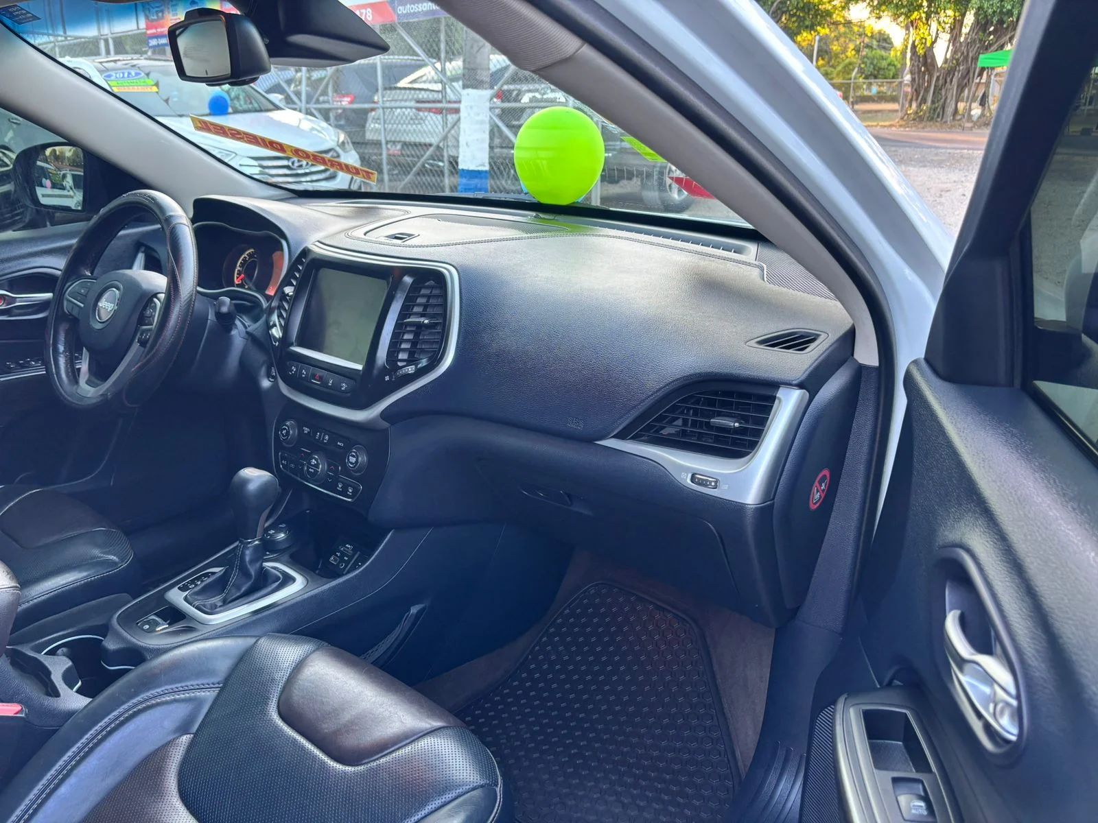 Jeep Cherokee Sport - Image 7