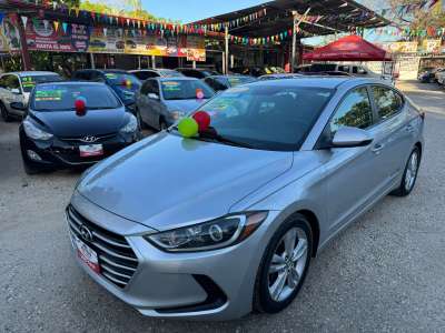 Hyundai Elantra SE - Image 1