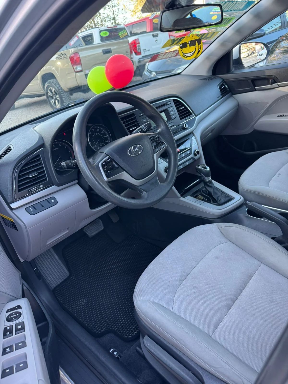 Hyundai Elantra SE - Image 5