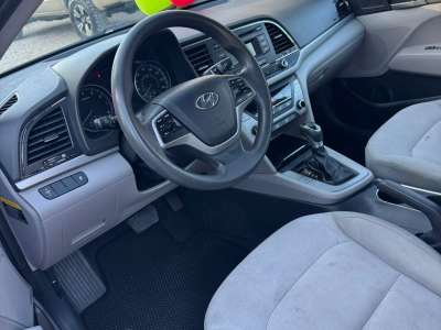 Hyundai Elantra SE - Image 5