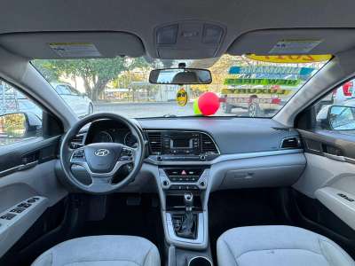 Hyundai Elantra SE - Image 6