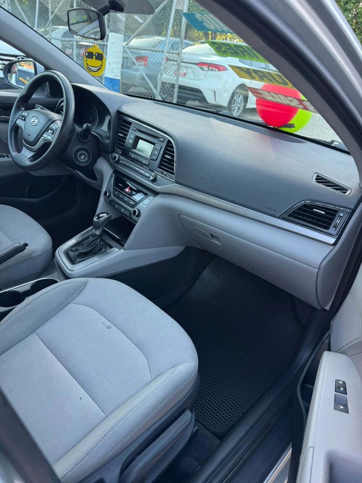 Hyundai Elantra SE - Image 7