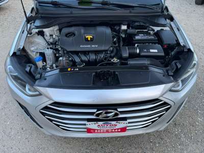 Hyundai Elantra SE - Image 8