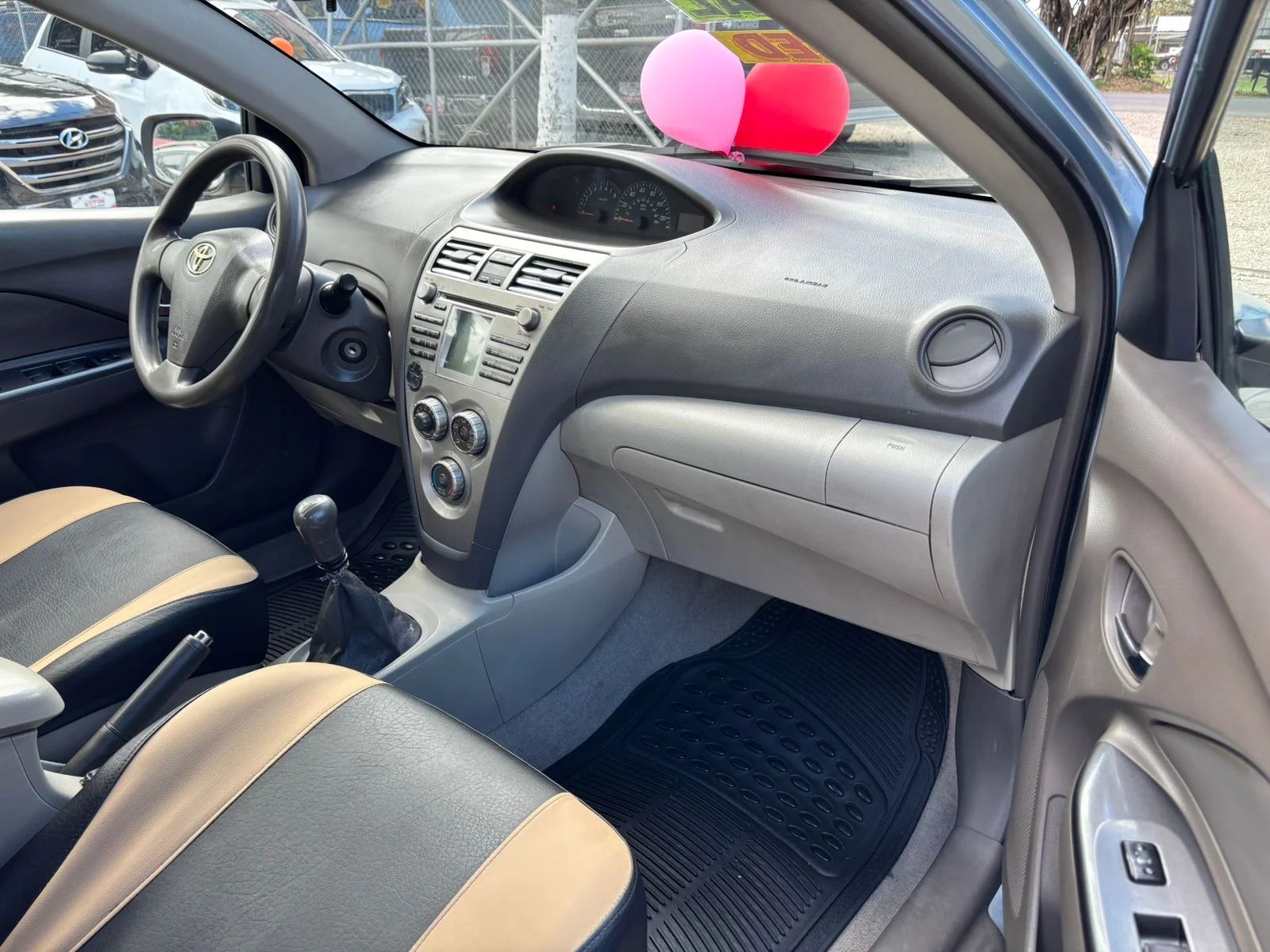 Toyota Yaris S - Image 7