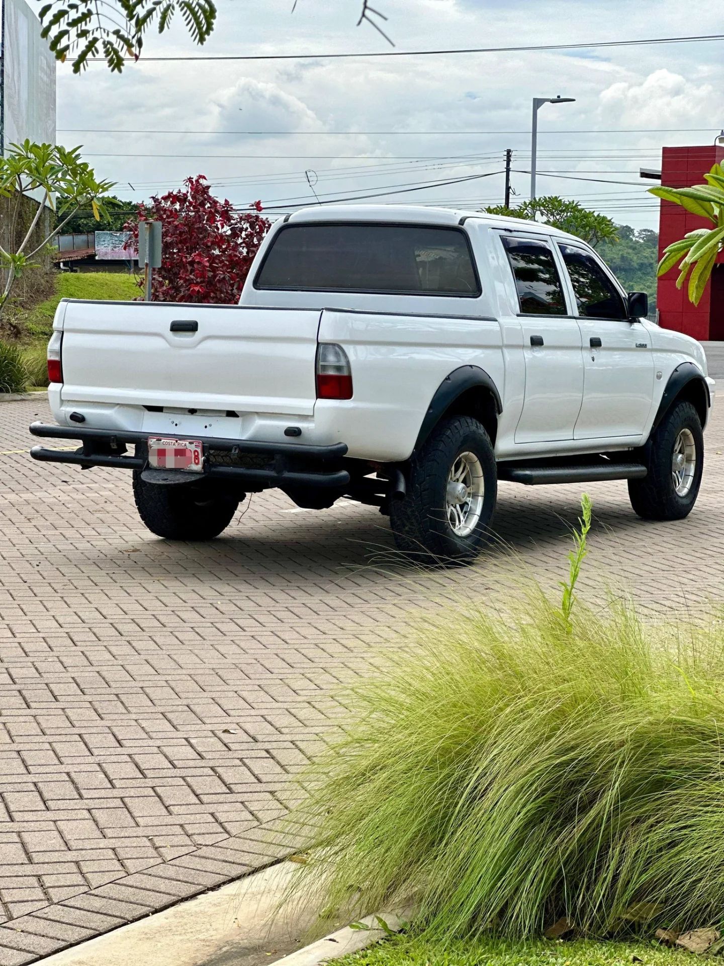 Mitsubishi L200 - Image 2