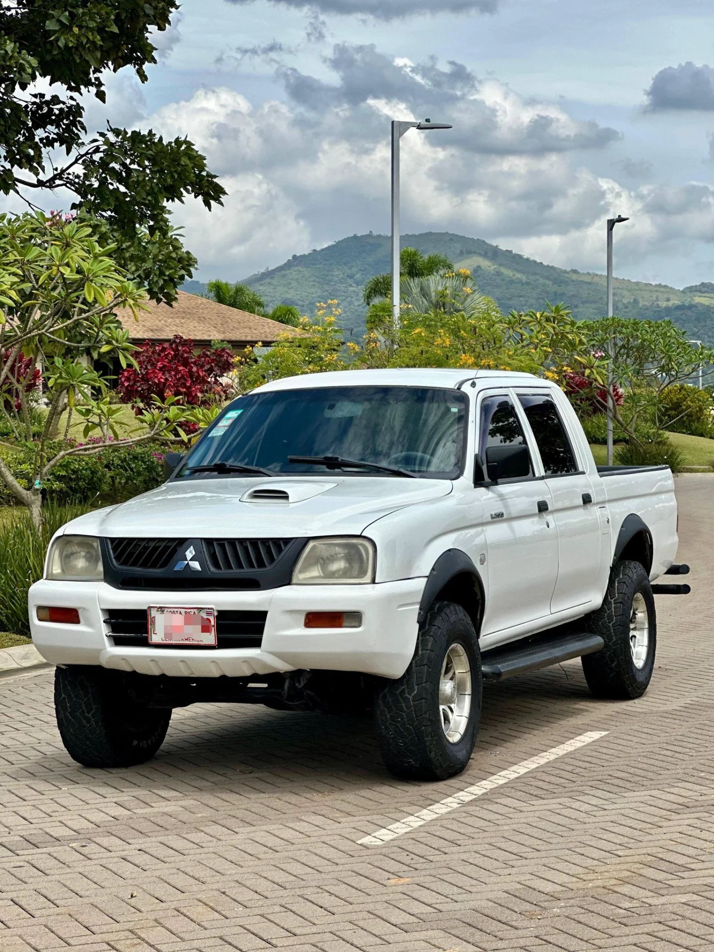 Mitsubishi L200 - Image 1