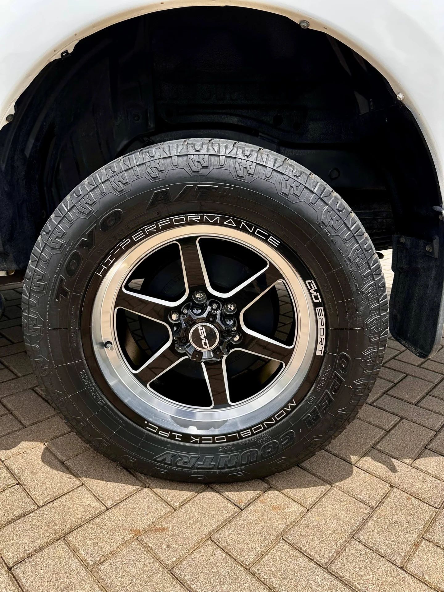 Mitsubishi L200 Sportero - Image 7