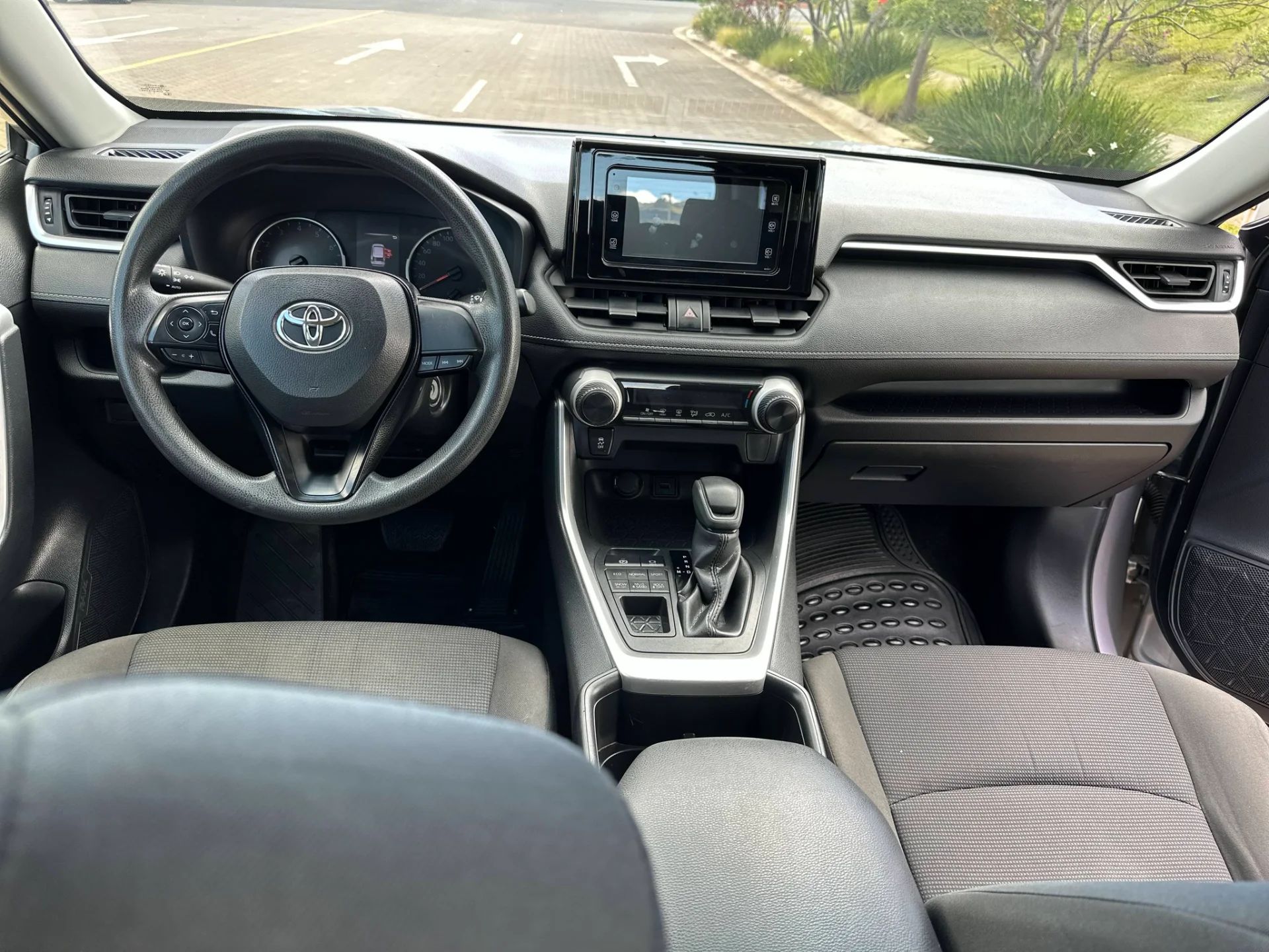 Toyota RAV4 - Image 2