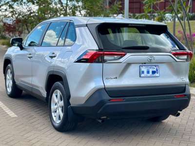 Toyota RAV4 - Image 6