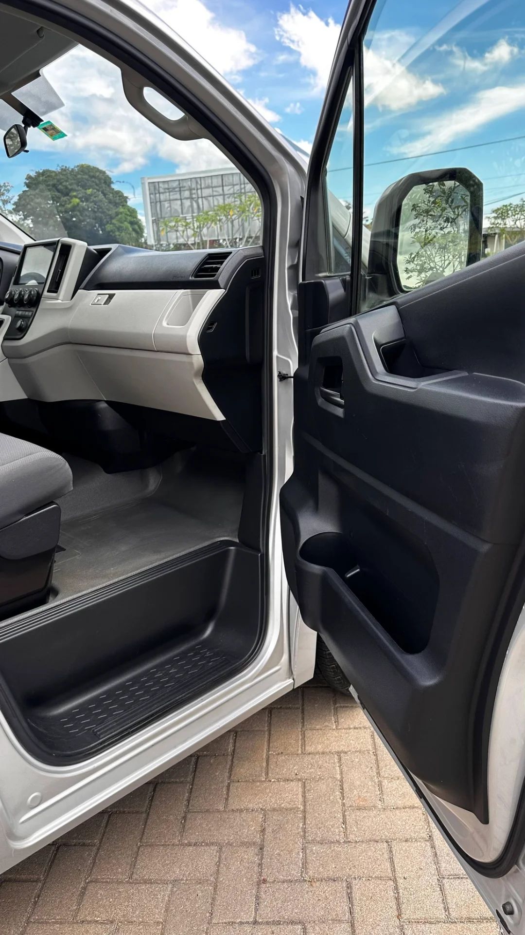 Toyota Hiace - Image 8