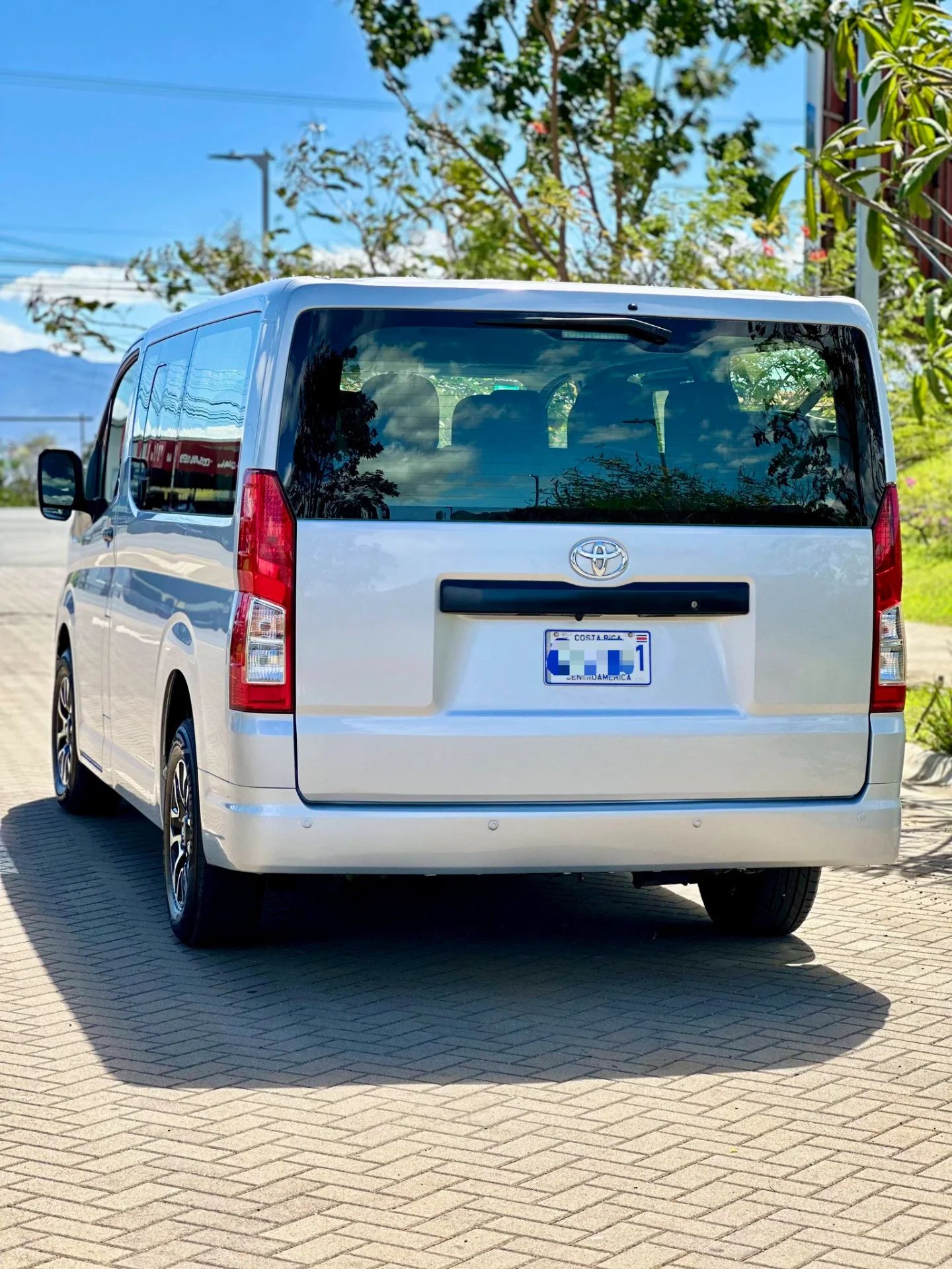 Toyota Hiace - Image 9