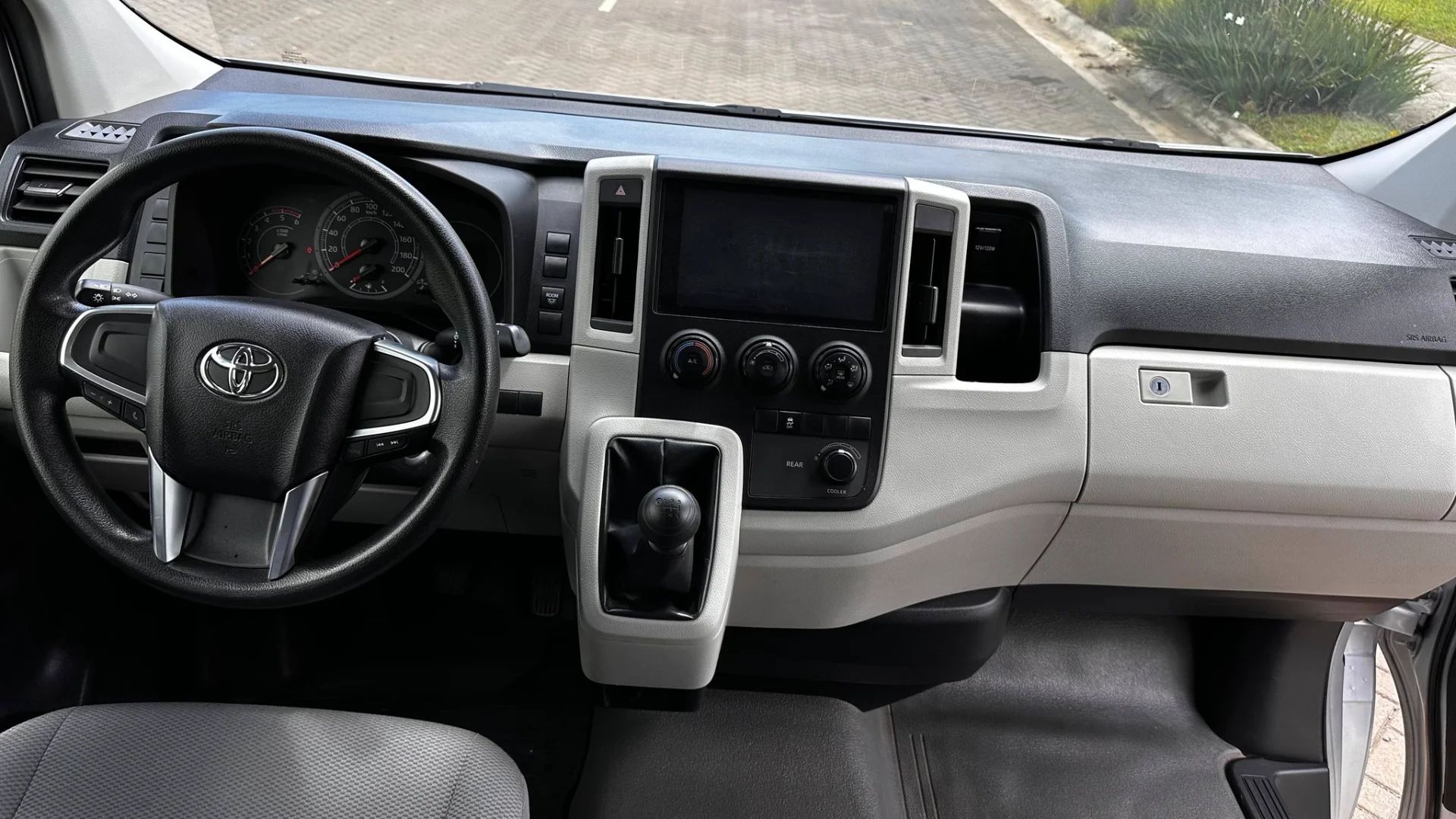 Toyota Hiace - Image 11