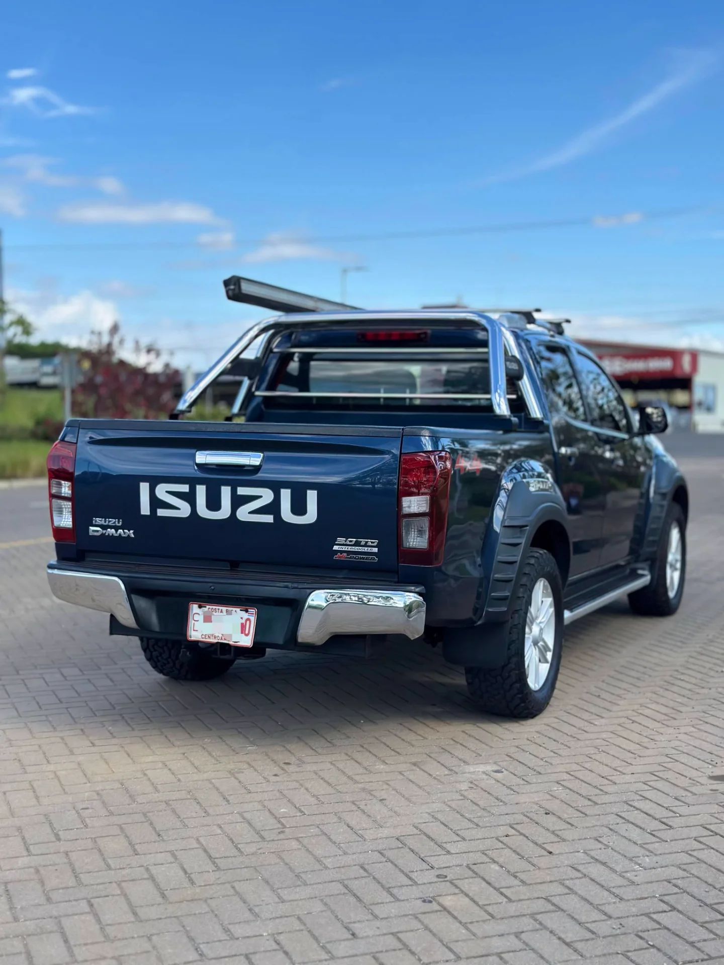 Isuzu Dmax - Image 9