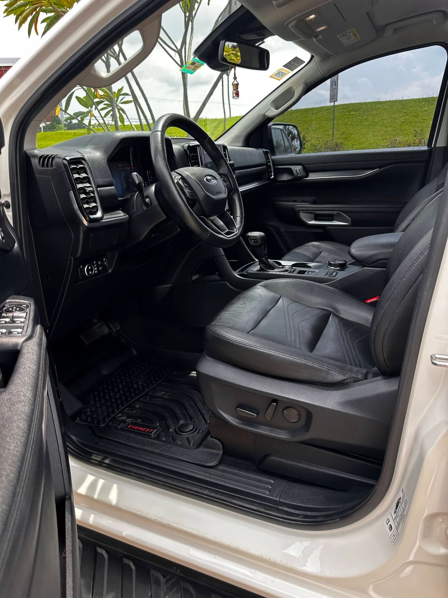 Ford Everest - Image 9