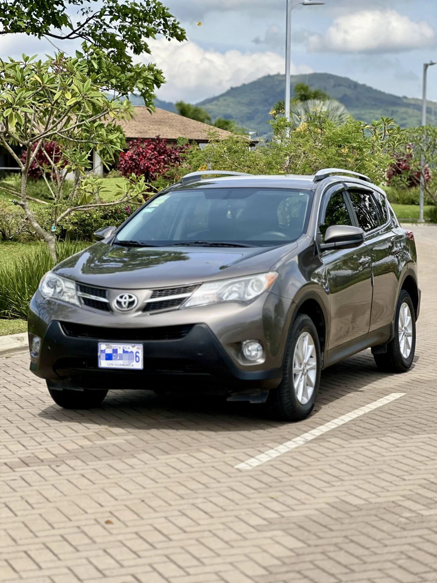 Toyota RAV4 - Image 1