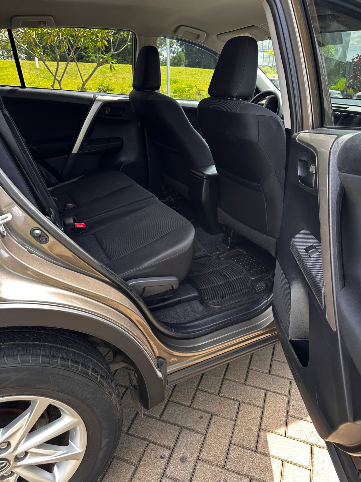 Toyota RAV4 - Image 6