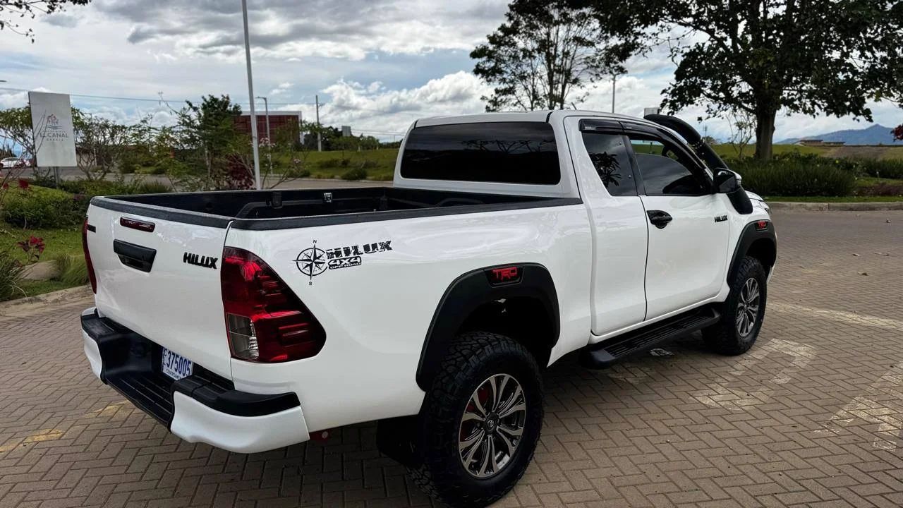 Toyota Hilux - Image 3
