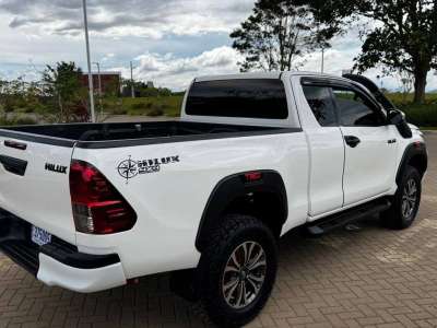 Toyota Hilux - Image 3
