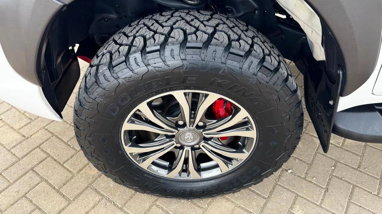 Toyota Hilux - Image 4