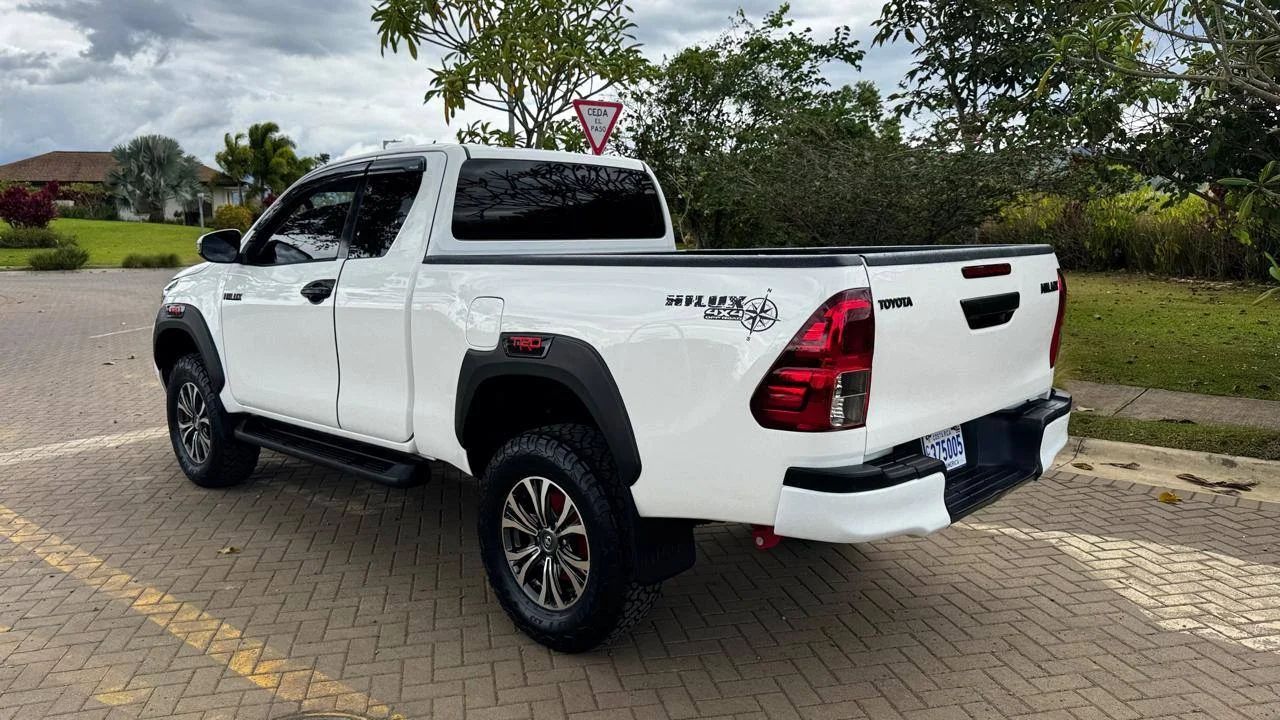 Toyota Hilux - Image 5