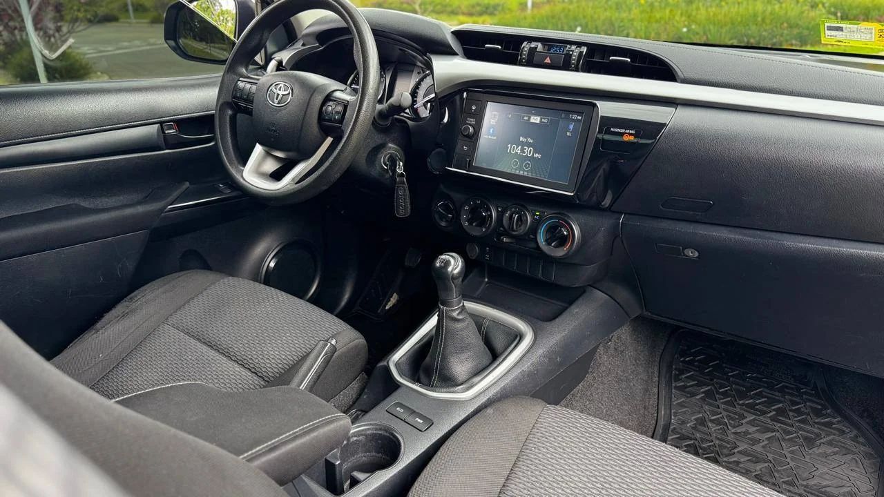 Toyota Hilux - Image 7