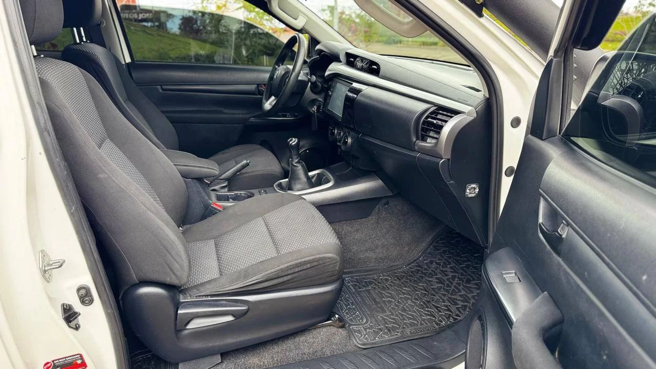 Toyota Hilux - Image 8