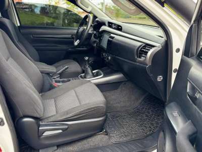 Toyota Hilux - Image 8