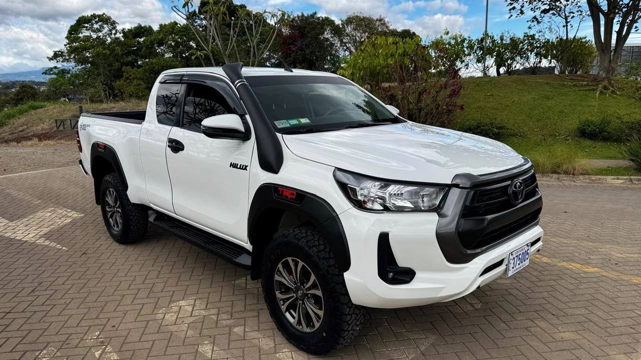 Toyota Hilux - Image 10