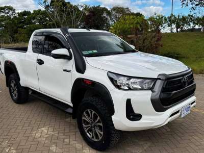 Toyota Hilux - Image 10