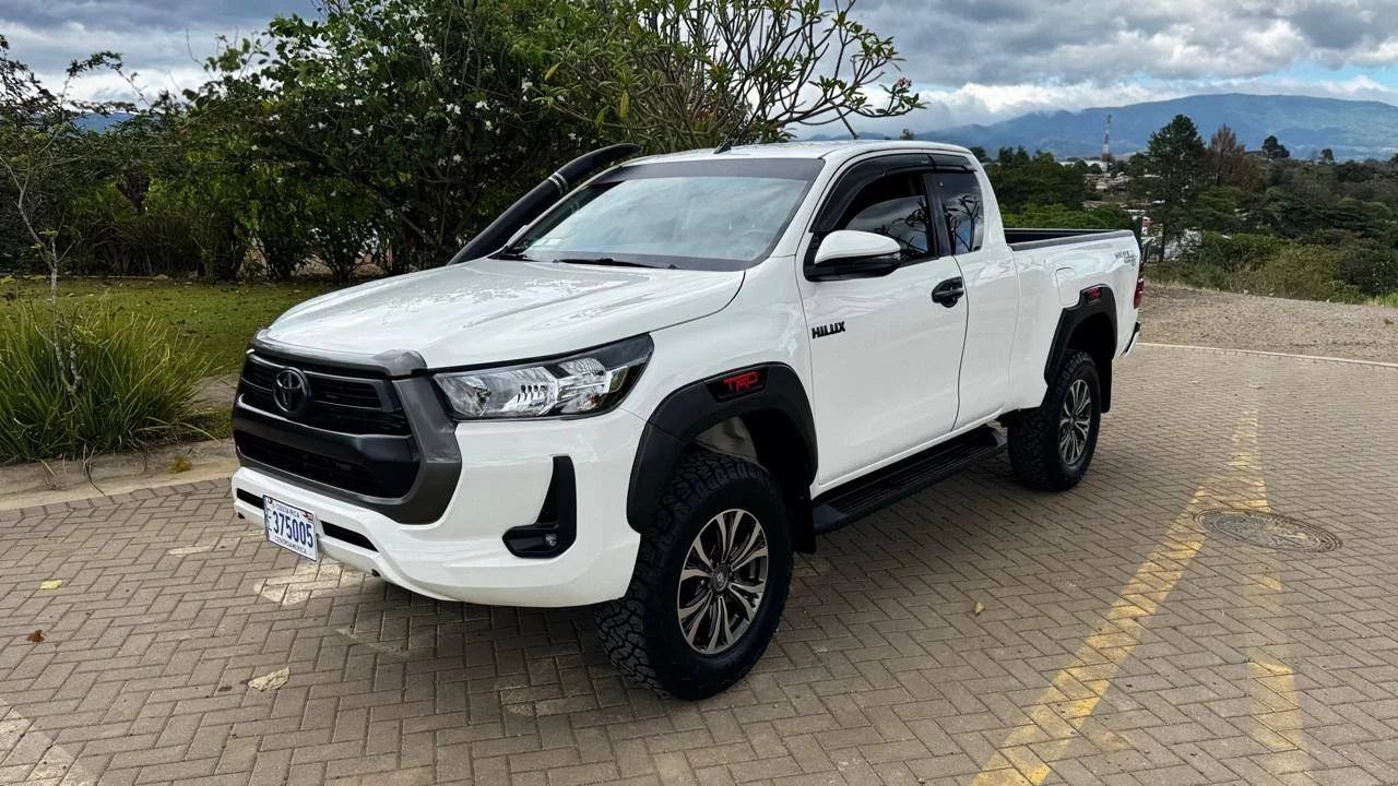 Toyota Hilux - Image 1