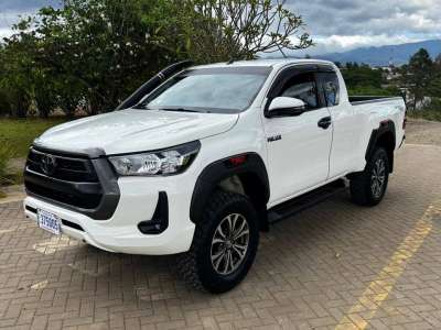 Toyota Hilux - Image 1