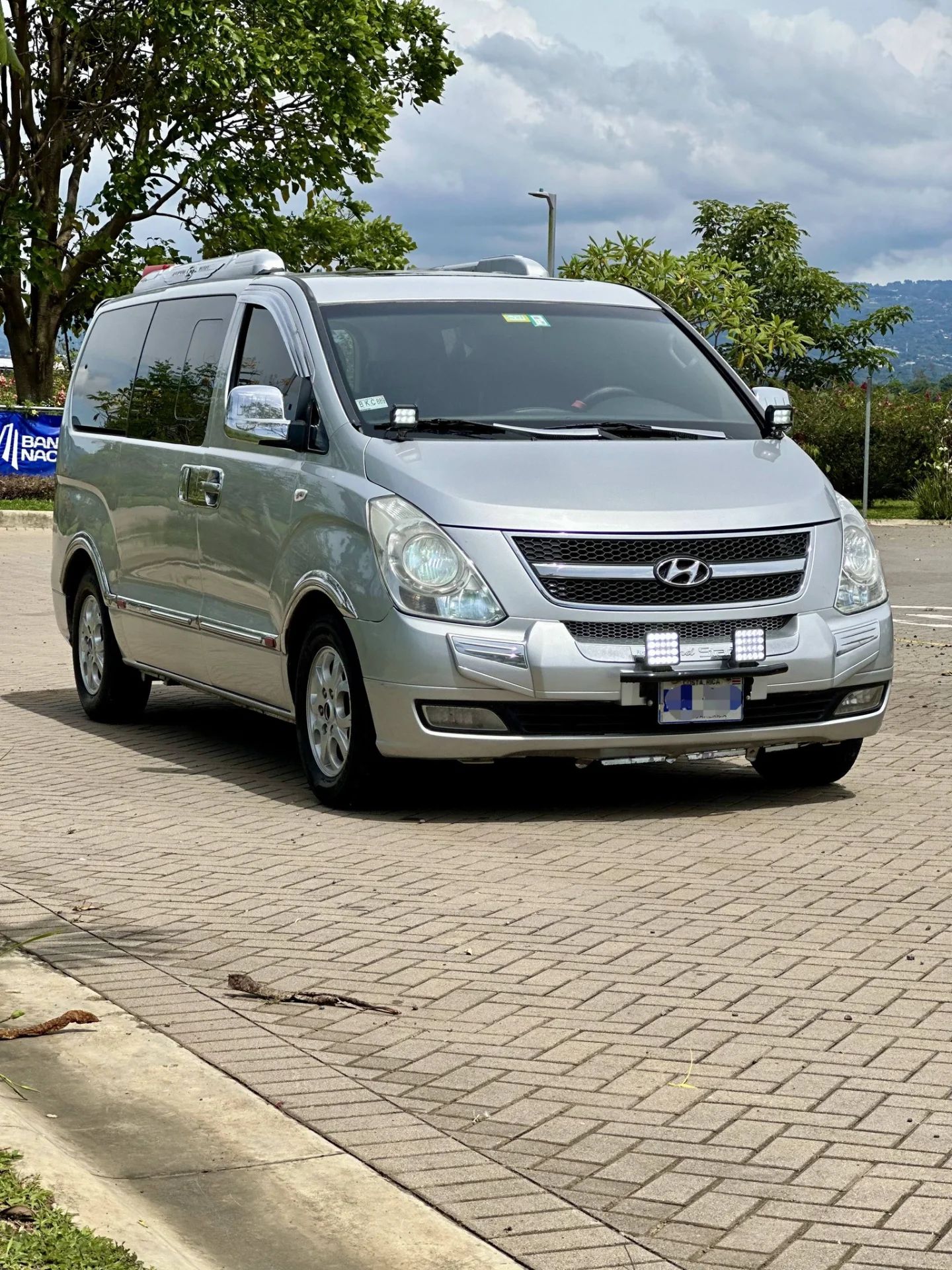 Hyundai Starex H1 - Image 1