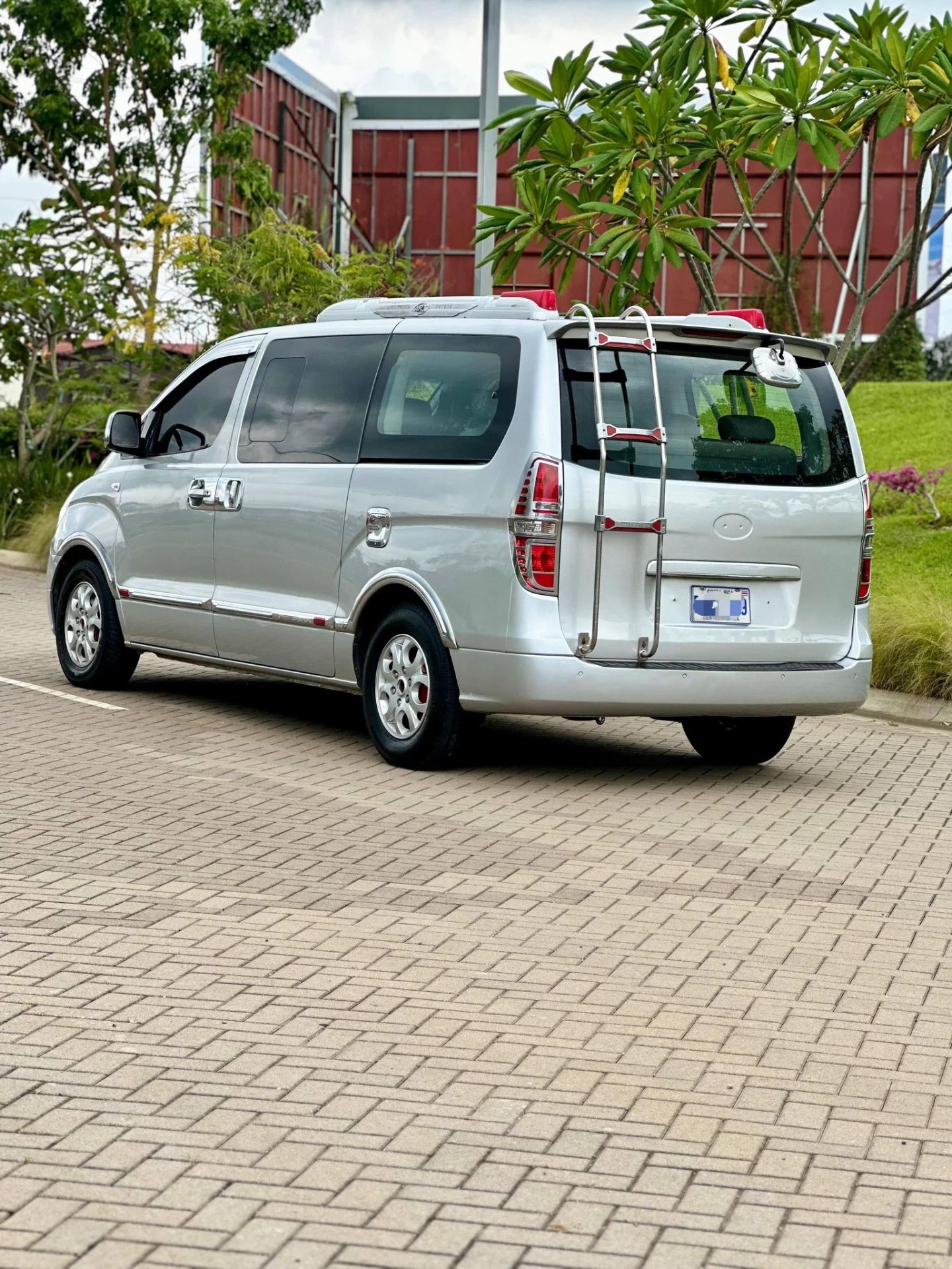 Hyundai Starex H1 - Image 6