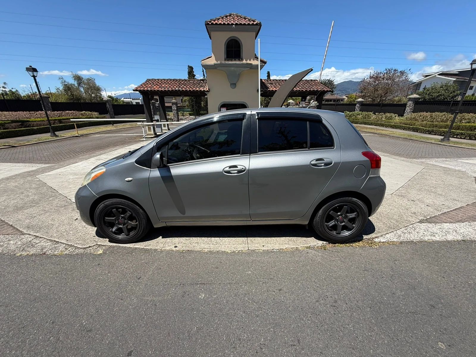 Toyota Yaris - Image 4