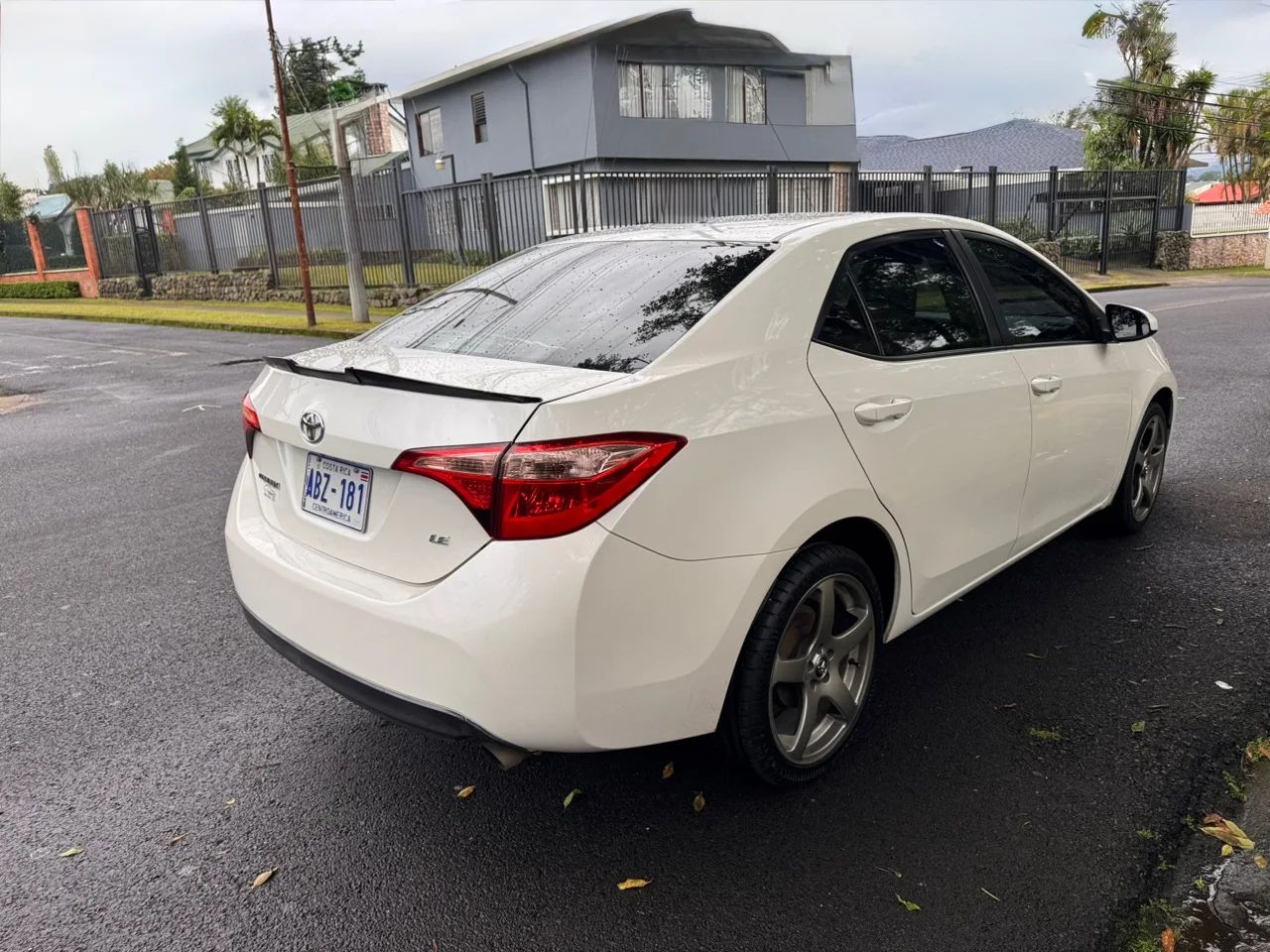 Toyota Corolla - Image 2