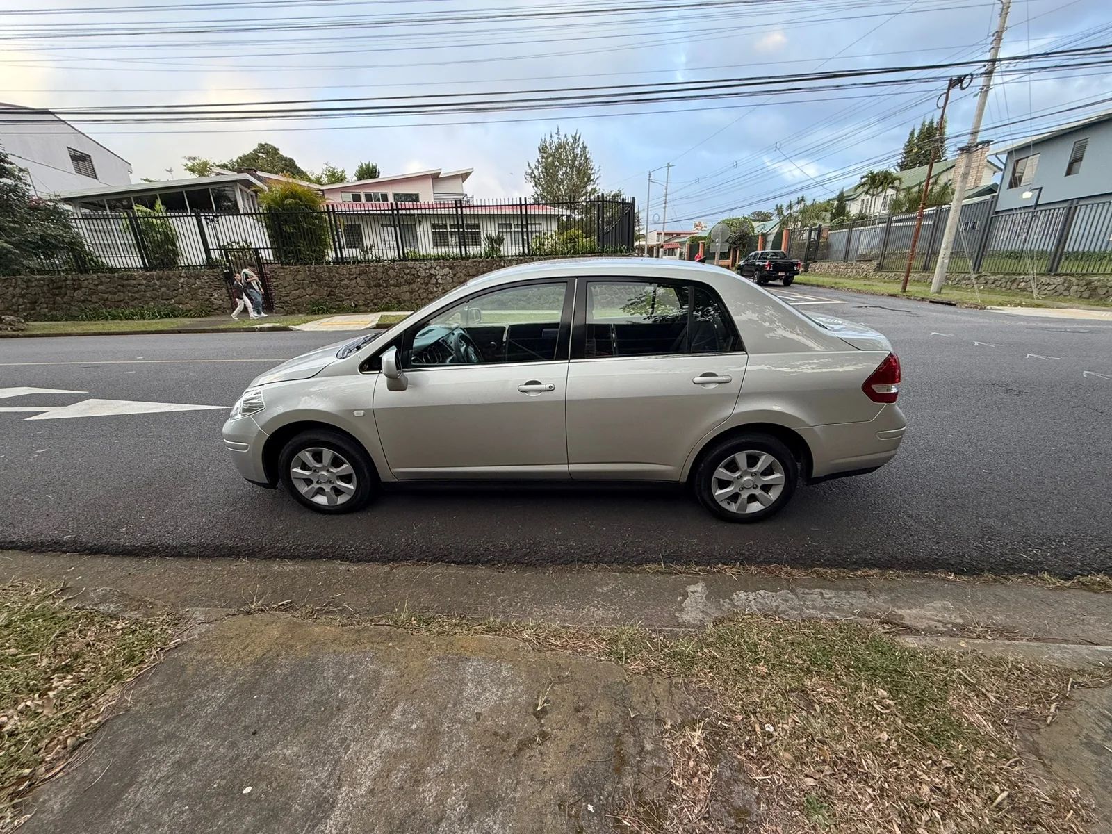 Nissan Tiida - Image 5